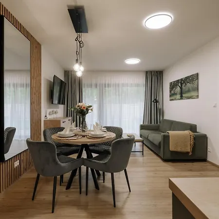 Relax Park Iii 公寓式酒店 3*